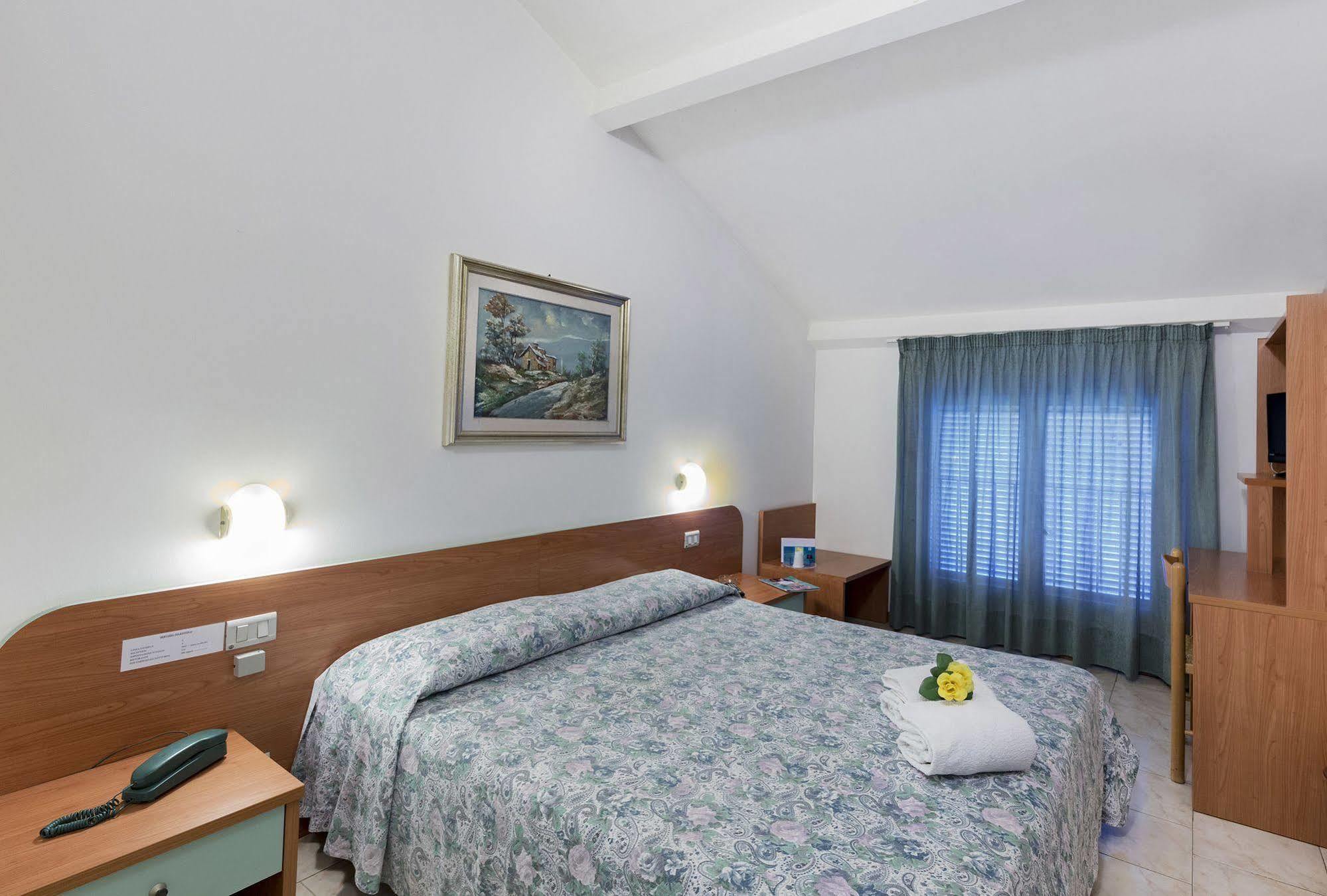 Hotel Darsena Passignano sul Trasimeno Exterior photo